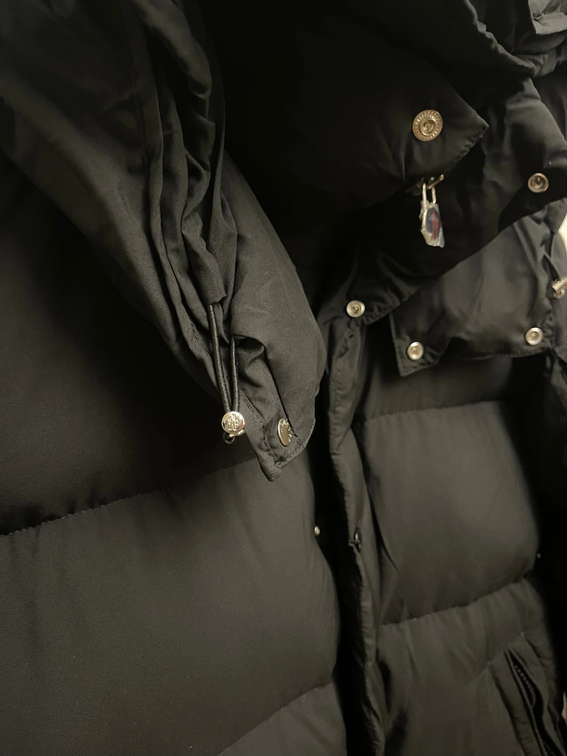 Svart lång dunjacka från Moncler - 5