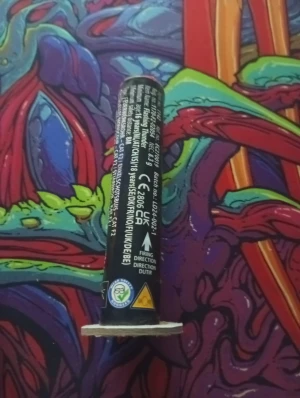 Flashbsng thunder / bomb / fyrverkeri  - Flashing thunder  8.3 g 30 kr  låter jävligt mycket  och mycket färger 