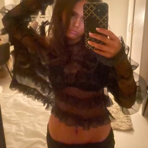 Zara volangblus - Skit snygg fest topp, använd en gång❣️❣️