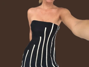 Elegant sidenklänning helt ny med prislapp  - 100% äkta siden/silke!! Nypris över 2000kr! Så unik och fin!! Perfekt nyårsklänning😍😍😍🤎🤎 10/10 i kvalitet!! Helt ny