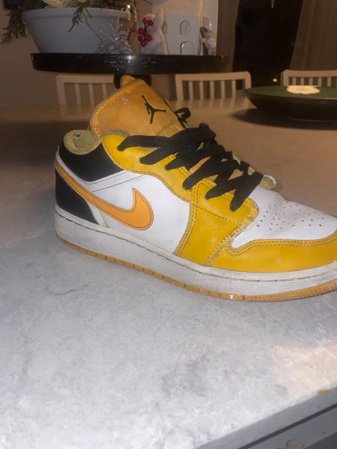 Nike Jordan 1 Low gul och svart