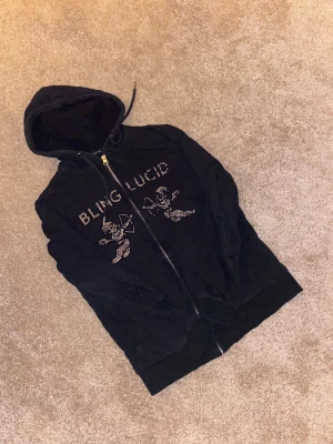 Bling lucid  - En riktigt fin zip up! Har haft den sen typ första droppet men knappt använt!!