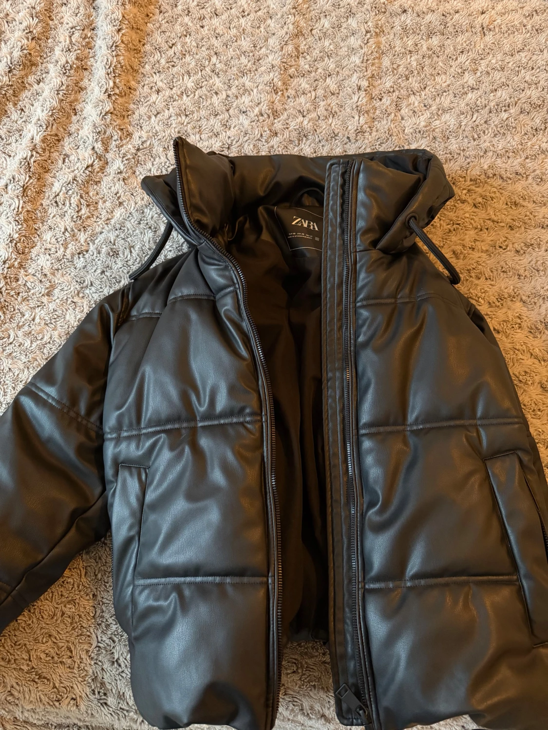 Svart pufferjacka från Zara XS - 4