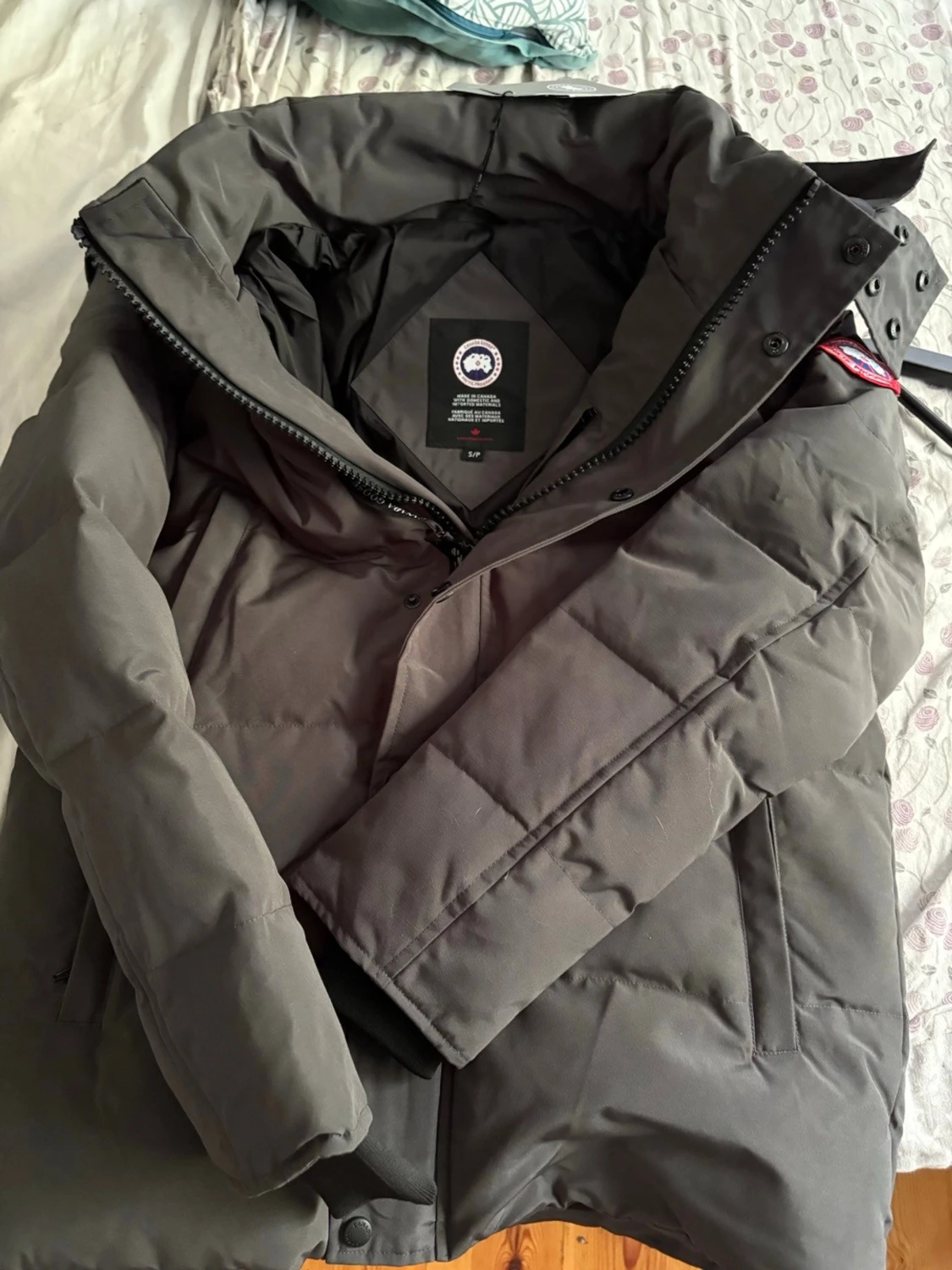 Grå Canada Goose Wyndham Parka