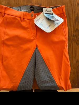 Ridbyxor pikeur  - Nya, helskodda, säljes pga felköp.