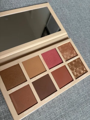 Caia multi use palette  - Medium- deep, testad, nypris 695kr