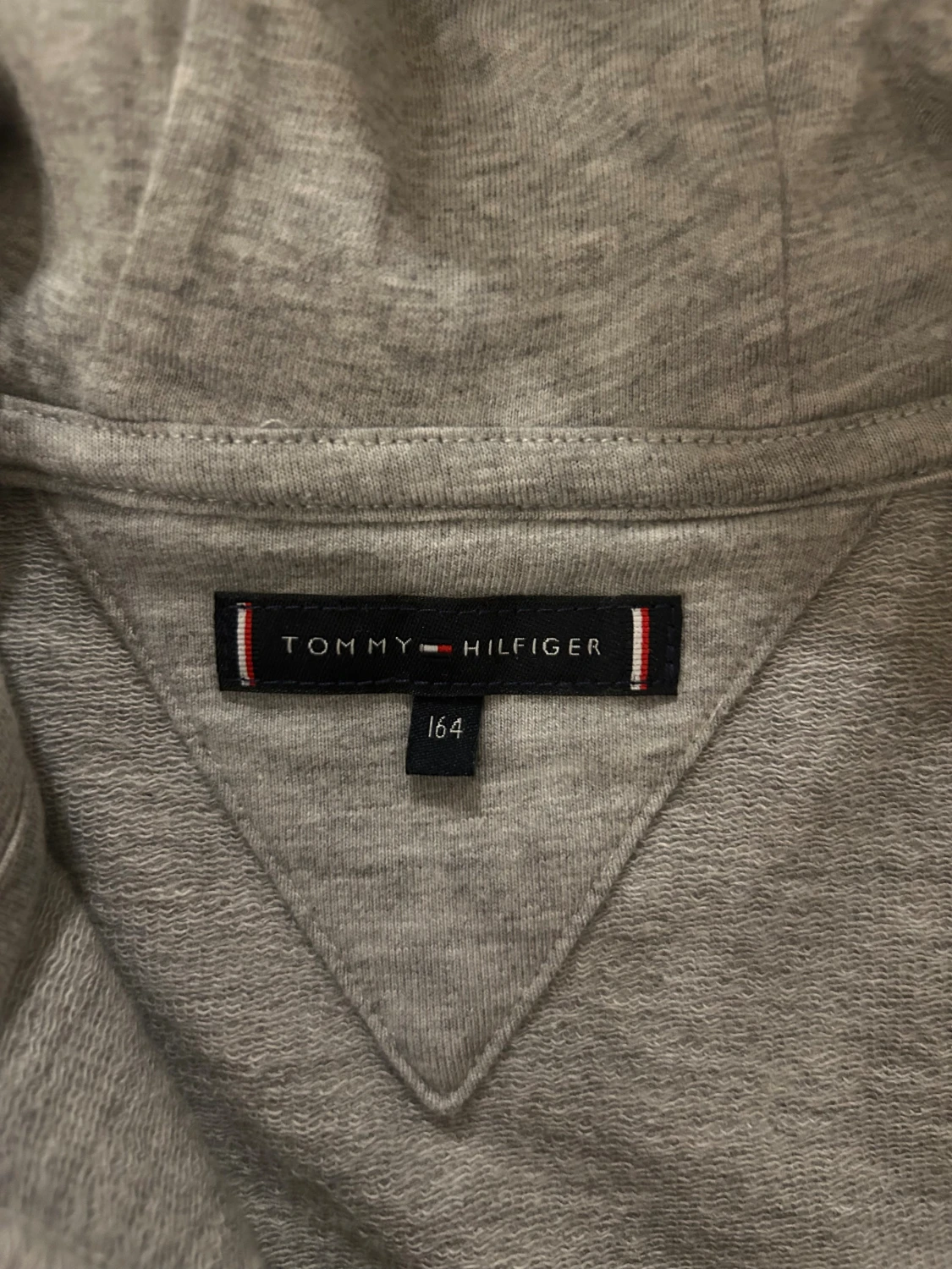 Tommy Hilfiger  - 3