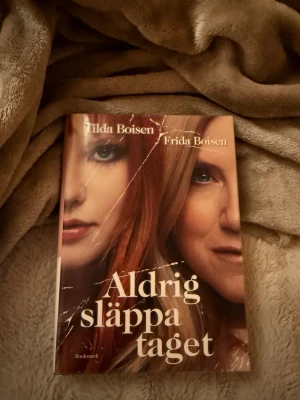 Roman, Aldrig släppa taget - Fin bok med viktig budskap! 