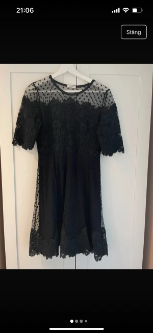 Ida Sjöstedt klänning 36  - Jättefin klänning från Ida Sjöstedt i storlek 36. Mycket fint skick! Ser knappt använd ut. Säljes / önskar byta mot samma eller liknande modell i storlek 34! 