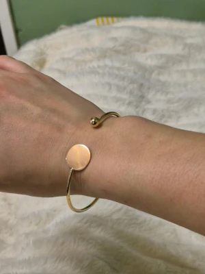Guld bangle armband - Supersnyggt och justerbart!