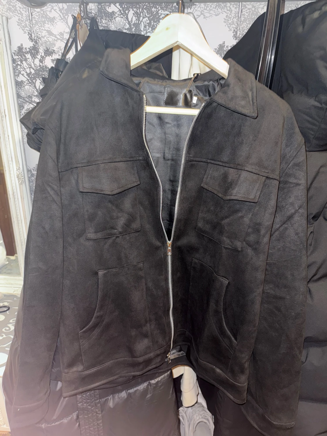 Svart mockajacka med dragkedja