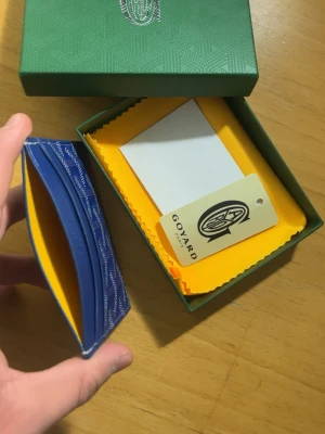 G plånbok - Säljer denna snygga blåa G plånboken, Jätte bra skick! Kontakta vid några funderingar! PRIS KAN DISKUTERAS!