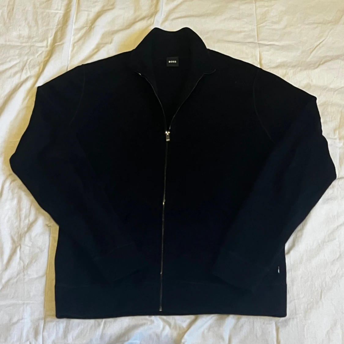 Svart kofta med dragkedja från BOSS