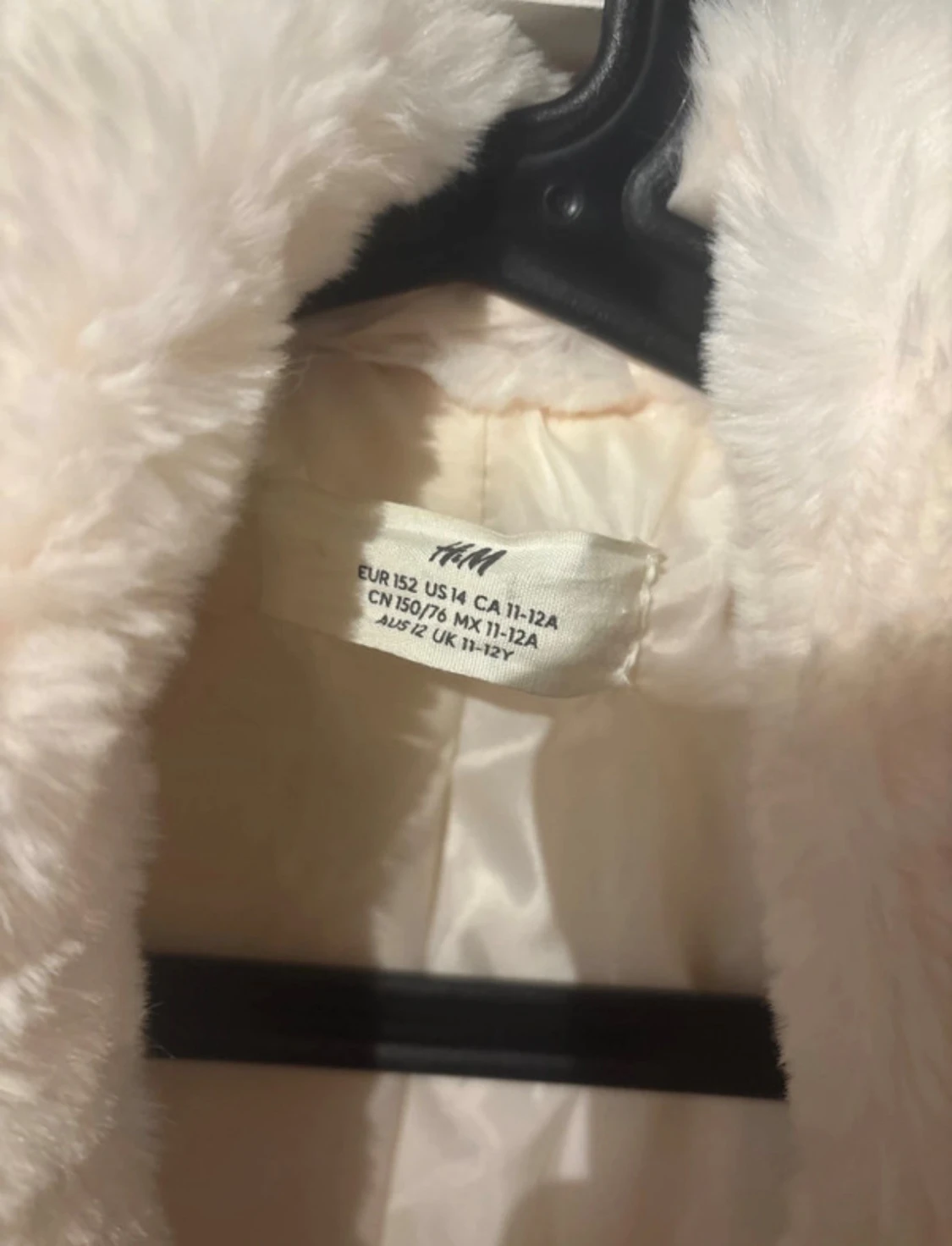 Vit pälsjacka från H&M - 1