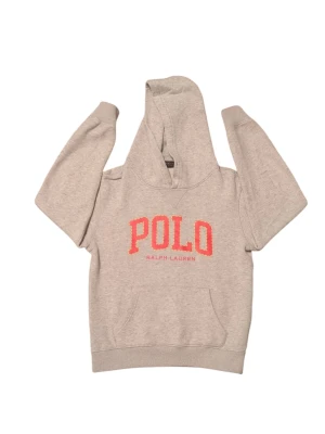 Grå Polo Ralph Lauren Hoodie  - Hej!😊 Jag säljer en grå hoodie från Polo Ralph Lauren. Storlek M men lite liten i storlek. Mycket bra skick och var inte rädd för att ställa frågor. ‼️Priset är inte hugget i sten‼️