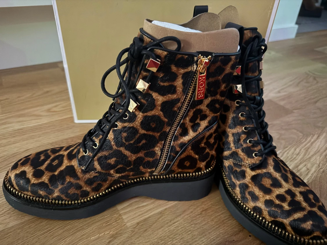 Leopardmönstrade boots från Michael Kors - 1