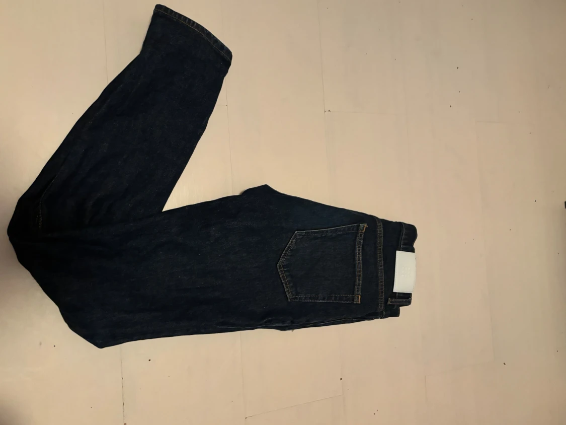 Mörkblå jeans med rak passform - 1