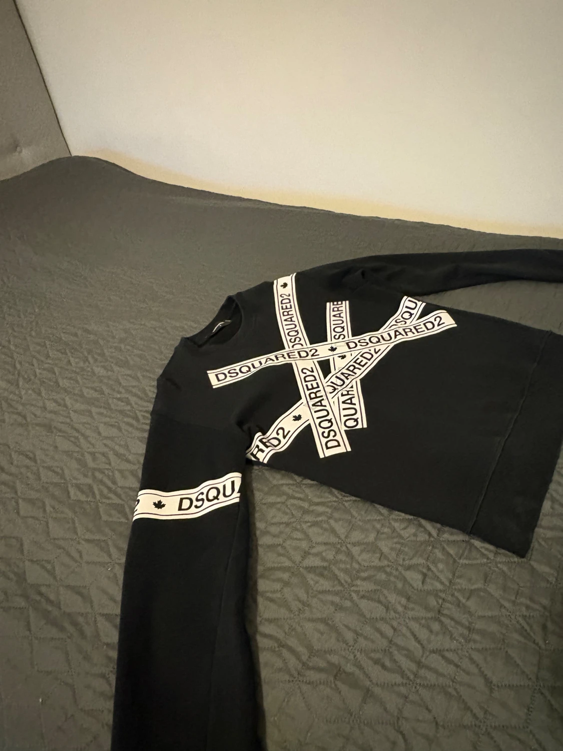 Svart tröja  från Dsquared2  - 1