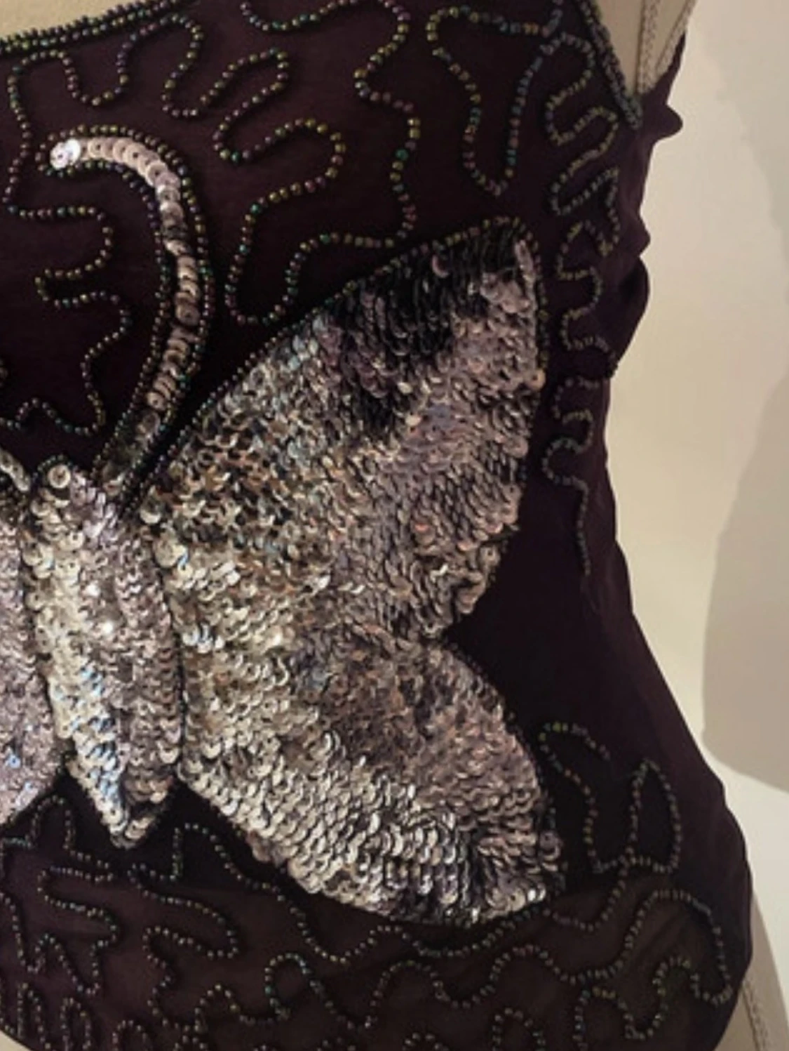 Paljettlinnetopp med fjärilsmotiv - 4