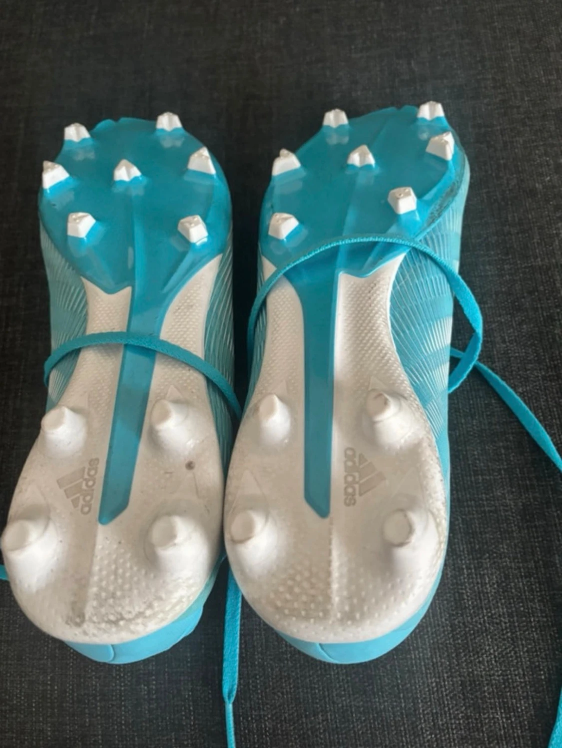  Adidas fotbollsskor  - 1