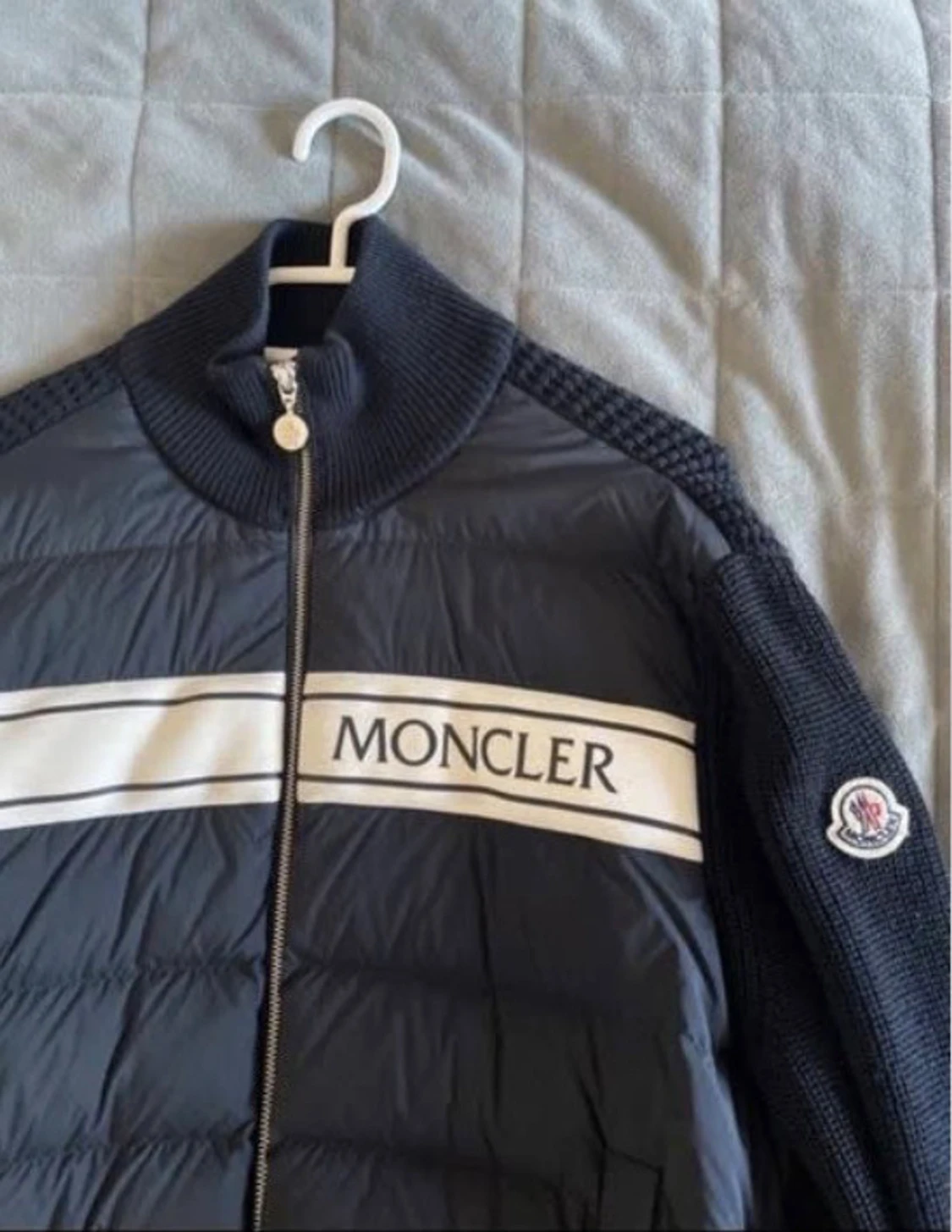 Svart Moncler pufferjacka med stickade ärmar - 1