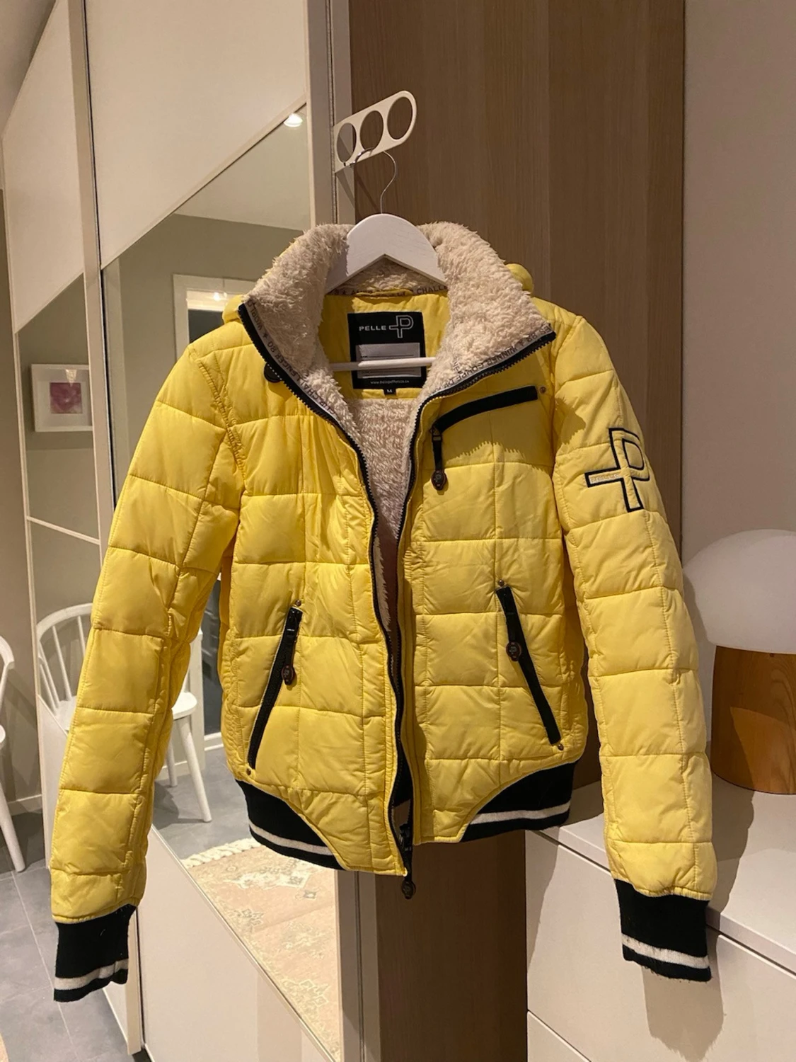 Gul jacka från Pelle P