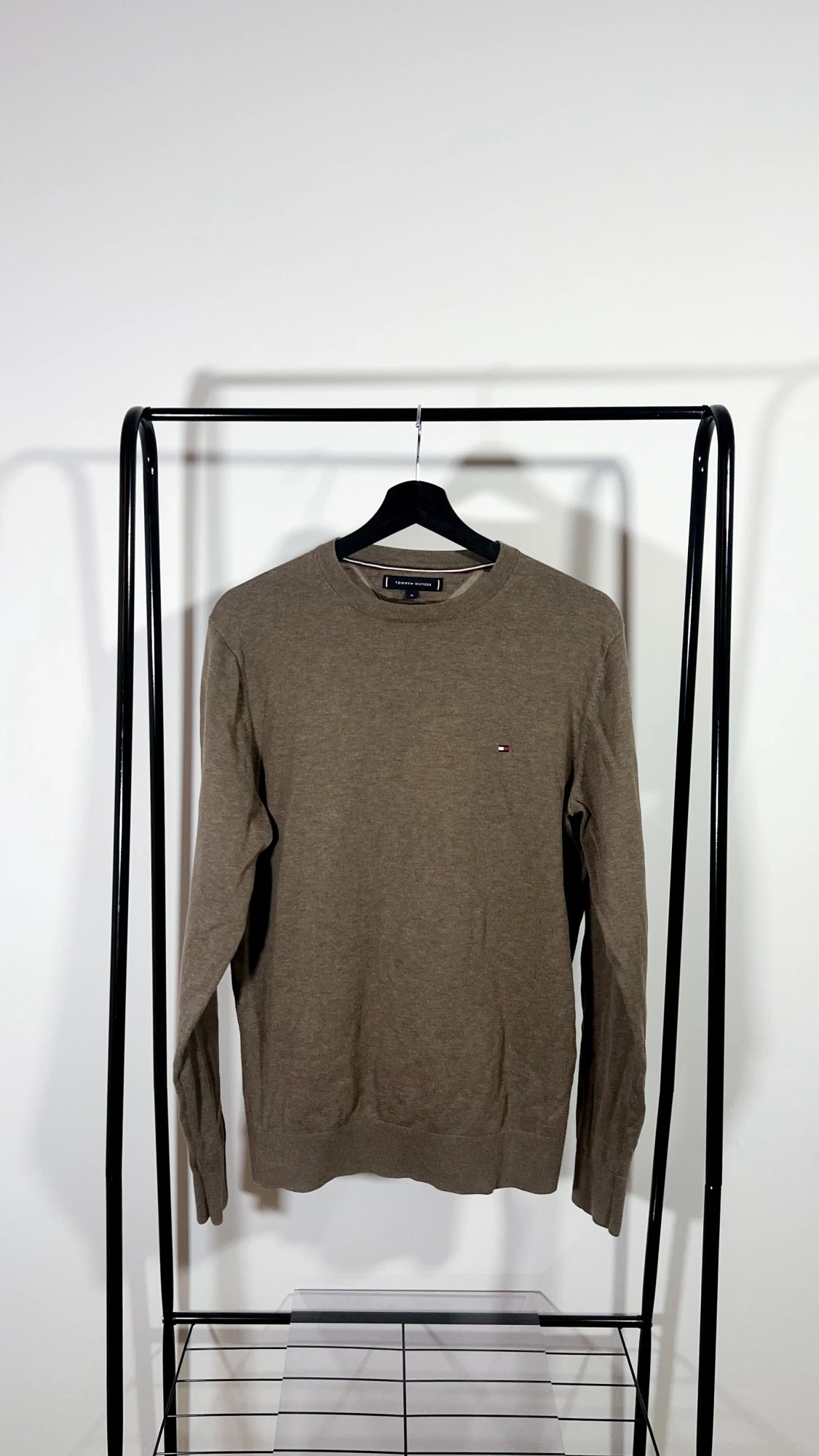 TOMMY HILFIGER Tröja - M/vuxenstorlek - Liten passform - Brun