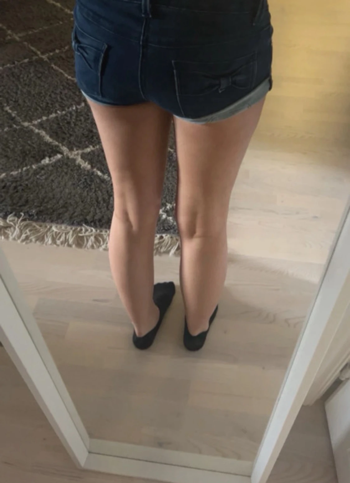 Mörkblå denimshorts med rosett - 2