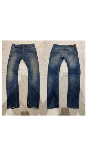 Dondup  - | Säljer ett par riktigt schyssta Dondups! | Bra skick! | Med snygga detaljer | bra skick | 106cm längd | 40cm i midjan | modellen är Sam | vilket är riktigt schyssta herr jeans! | Mitt pris 399 | Modellen är ca 182 lång | vid intresse tveka inte att höra av dig☺️|