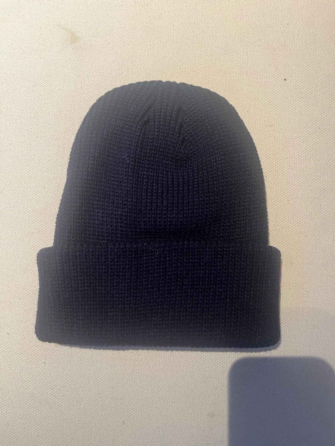 Mörkblå stickad mössa från Moncler - 2