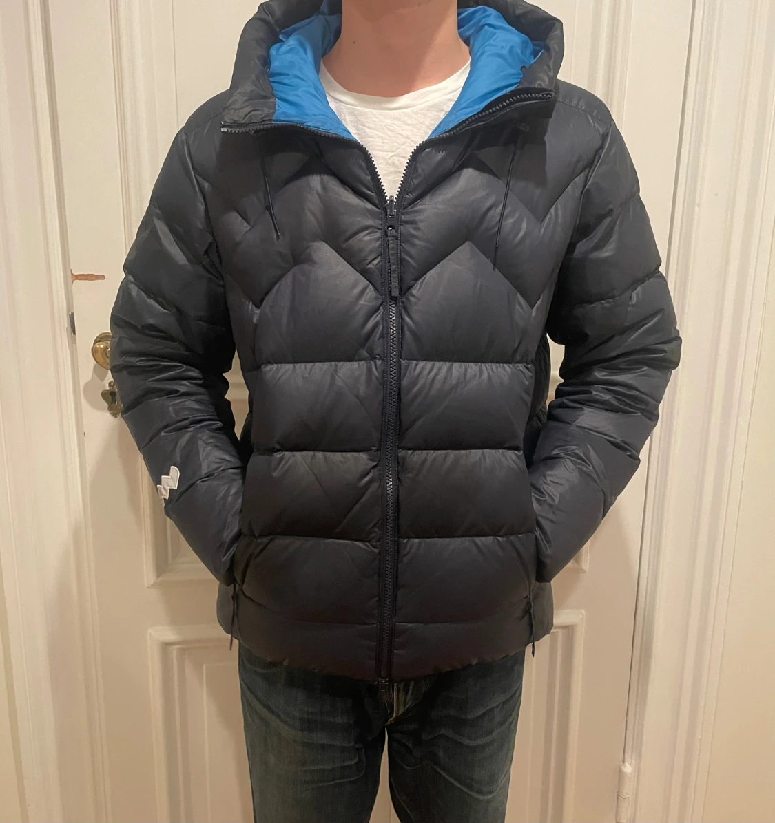 mountain works dunjacka i mörkt blå