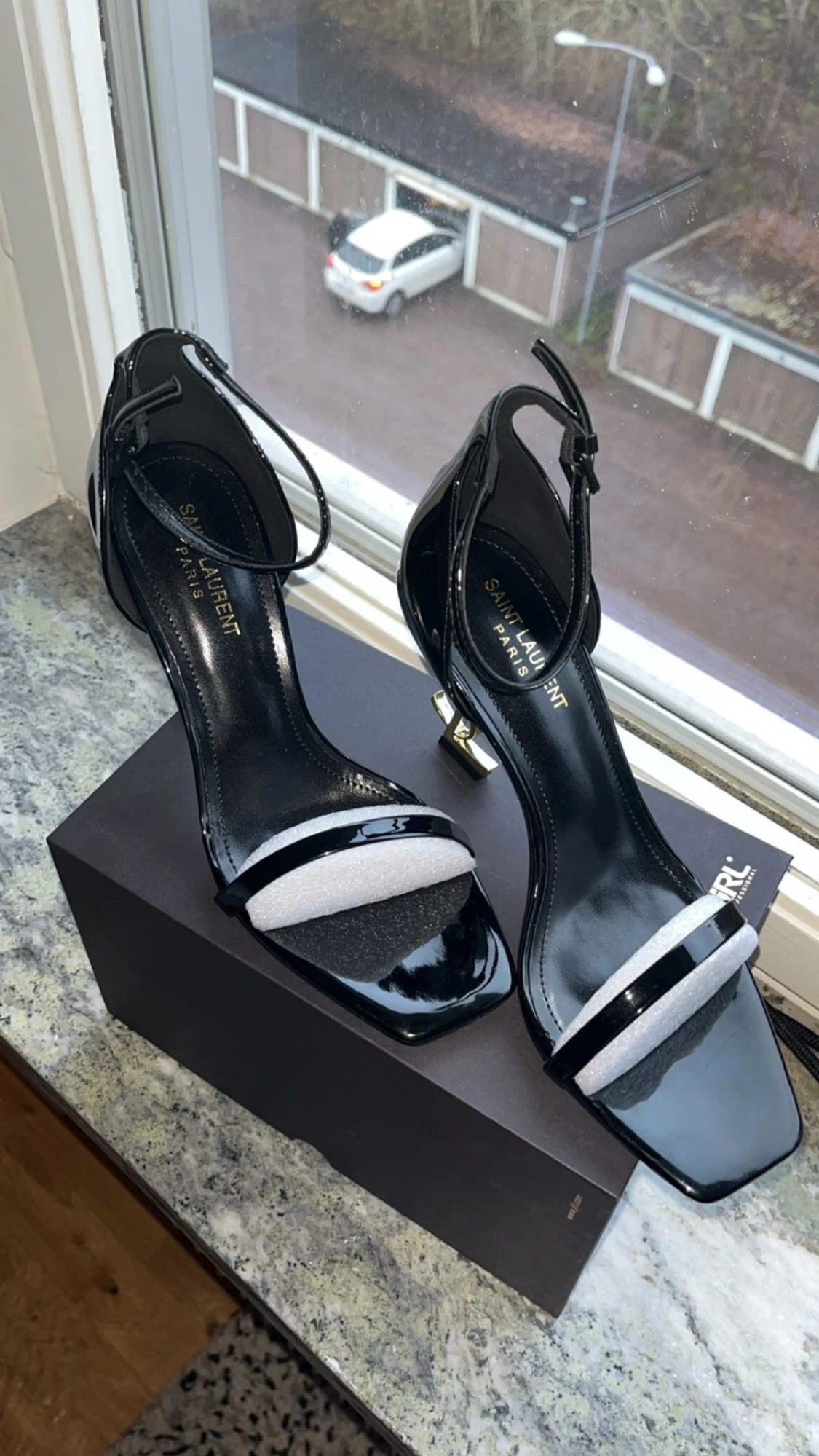 Saint Laurent svarta sandaler med YSL-klack - 1