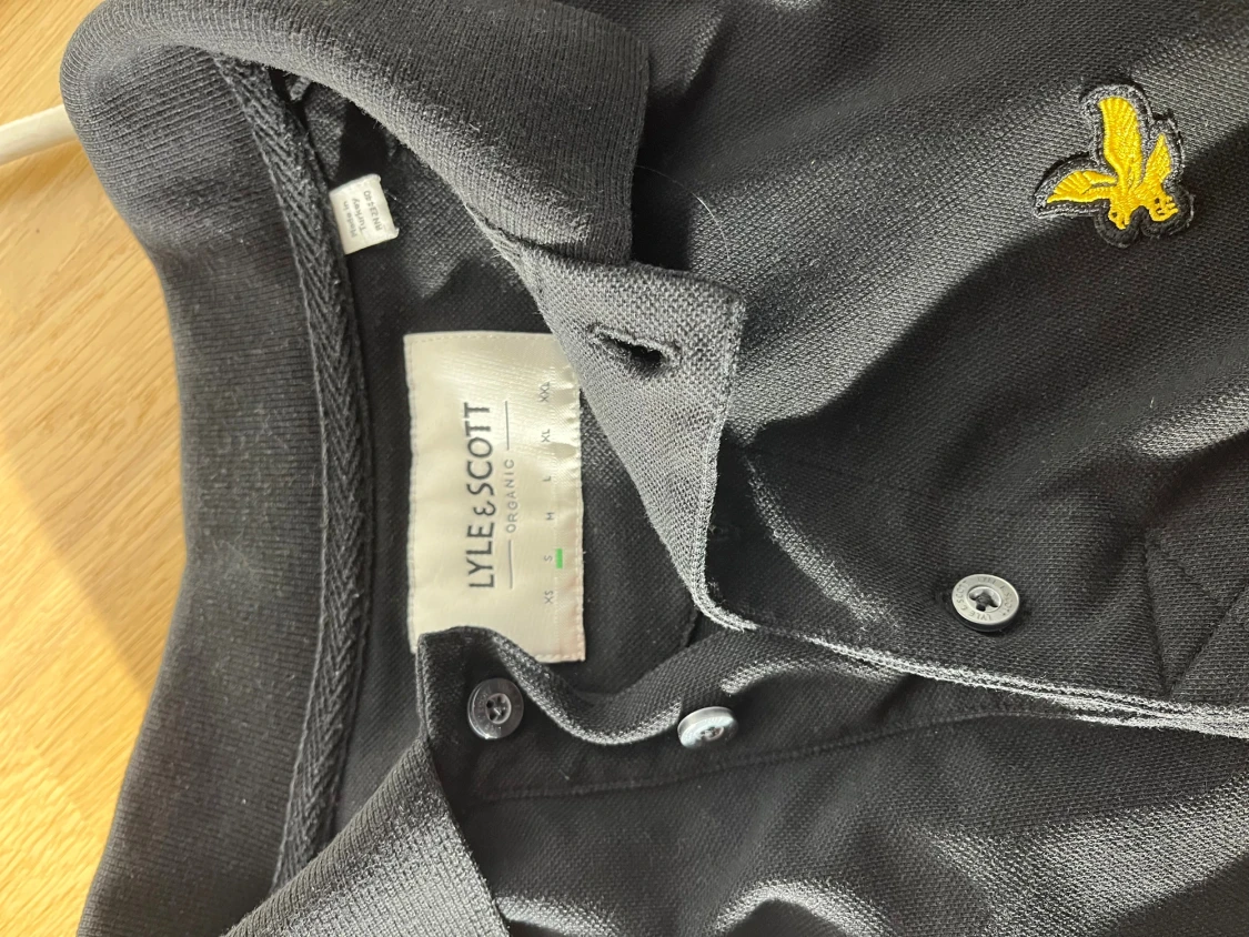 Svart piké från Lyle & Scott - 3