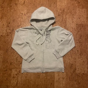 Rhinestone zip hoodie - Rhinestone hoodie från vonstudio, säljs inte längre, hör av dig vid frågor 