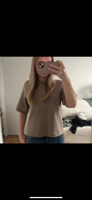 beige stickad t-shirt - superfin beige stickad tröja med korta ärmar 🤗