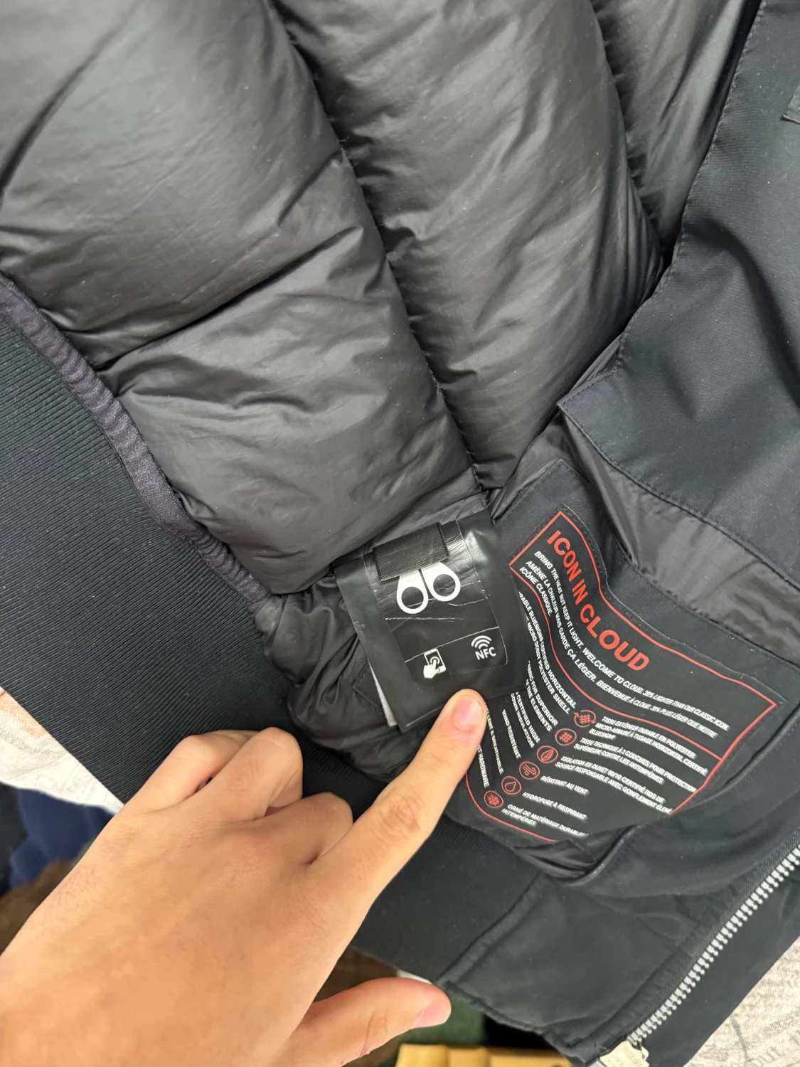 Svart pufferjacka från Moose Knuckles  - 4