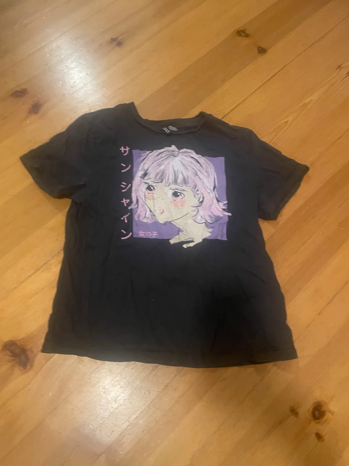 Svart anime t-shirt från H&M Divided