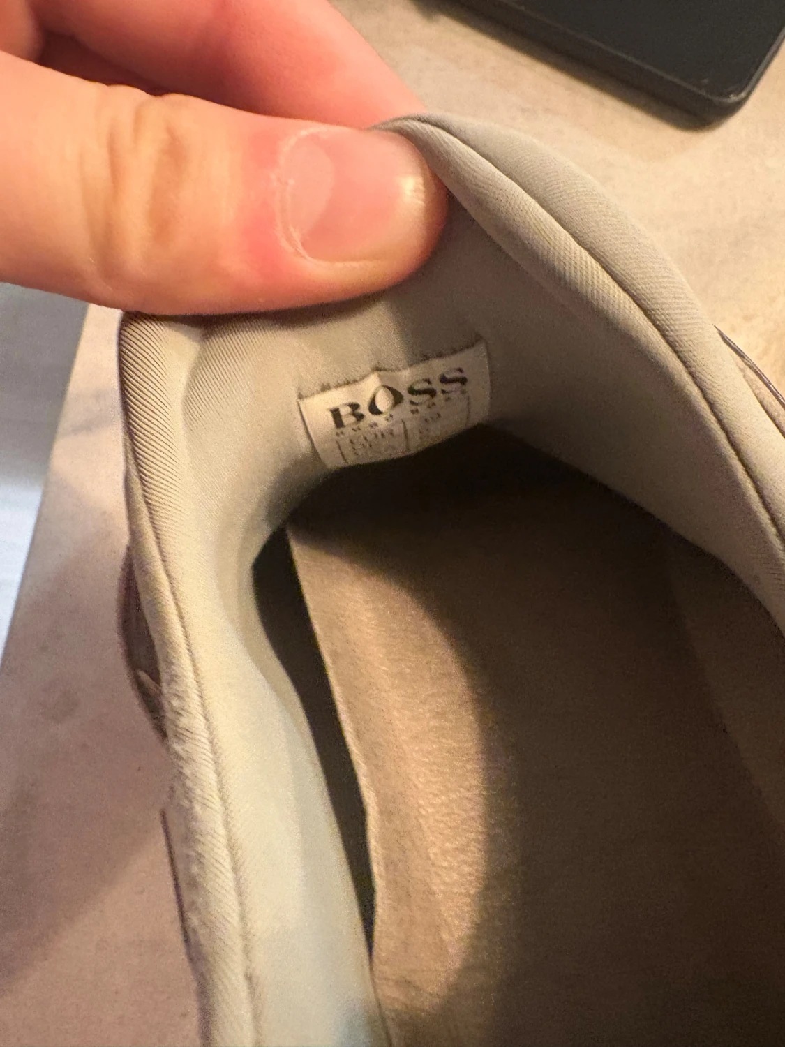 Grå sneakers från Hugo Boss - 1