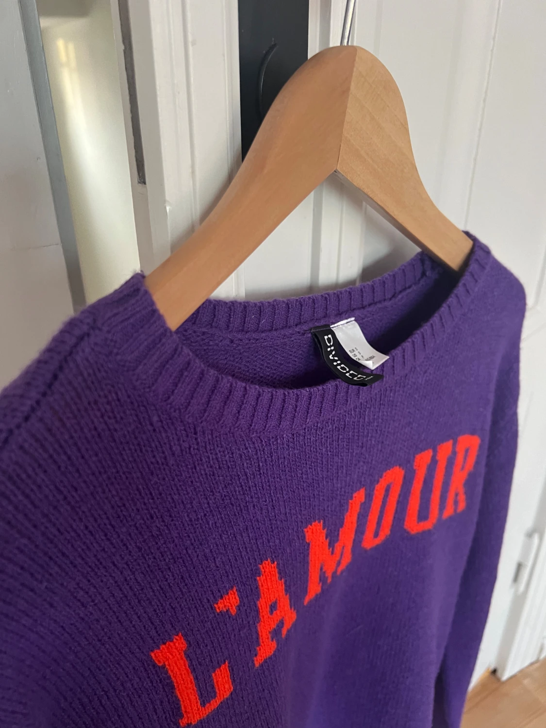 Lila stickad tröja L'AMOUR från Divided - 1