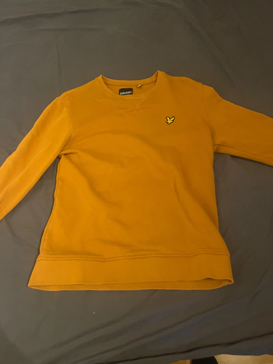 Gul sweatshirt från Lyle & Scott - 1