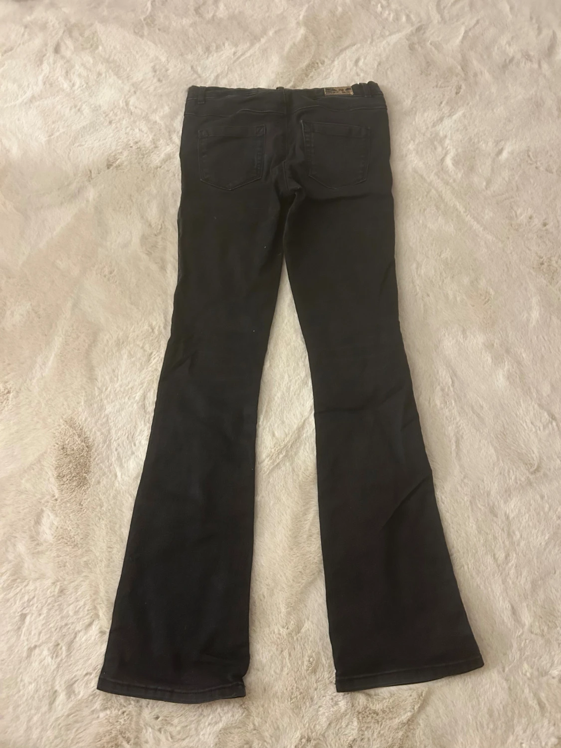 Svarta lågmidjade jeans  - 4