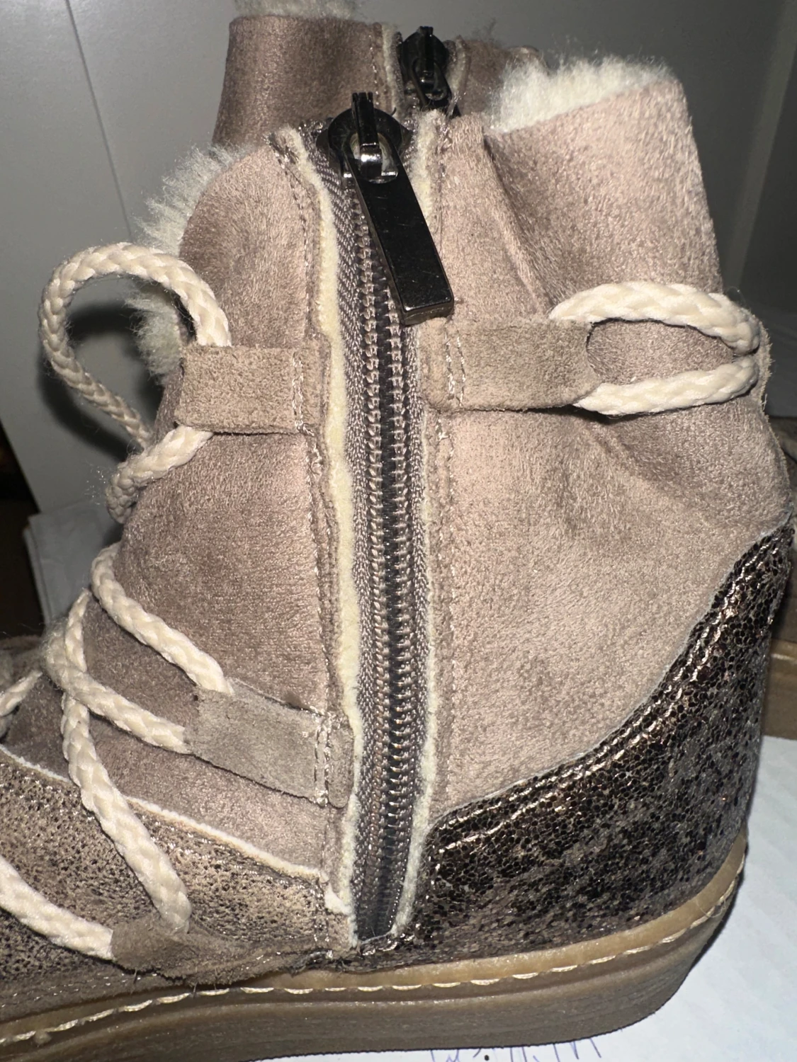 Beige mockaboots med snörning och dragkedja - 3