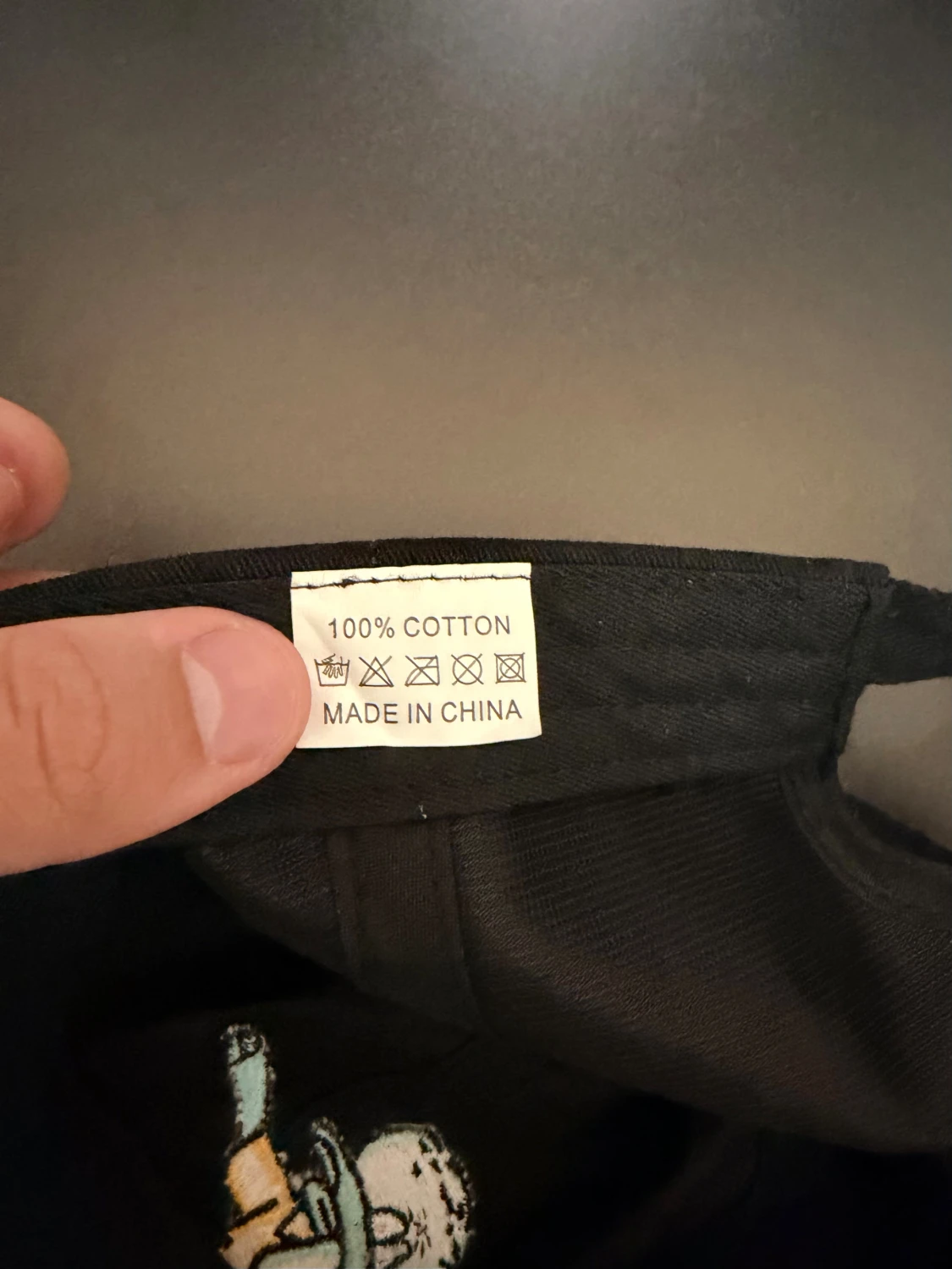 Svart keps med Squidward broderi - 3