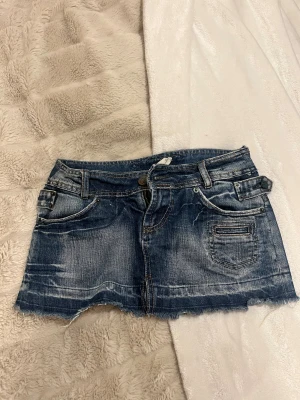 Vintage mini skirt - Vintage low waist skirt from bershka 2000! It’s a size 36 but I’d say it fits like a 34.  I’ve also altered it so it fits better at the waist since it was a bit ”boxy”. Feel free to make an offer!💕💕