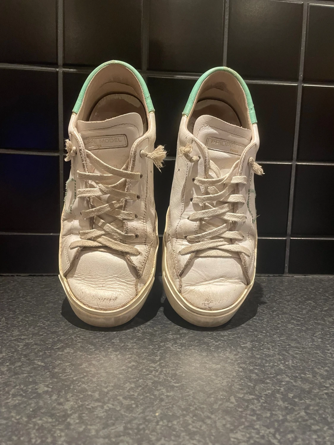 Philippe Model vita sneakers med gröna detaljer - 2