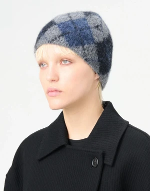 Rutig stickad mössa från Our Legacy - Mohair mix. Bra skick. Nypris 1400 sek. 