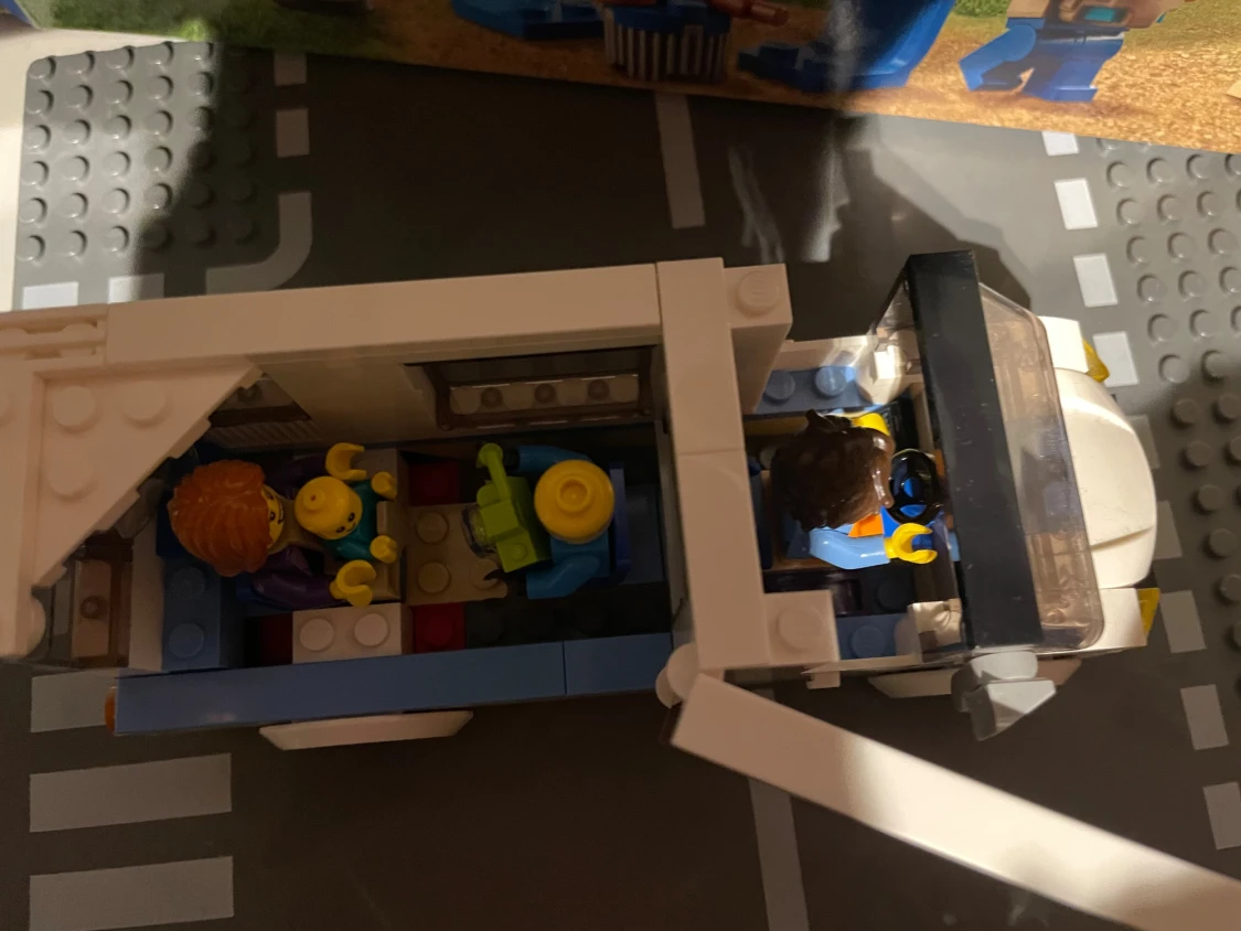 LEGO City 60283 Husbil - 3