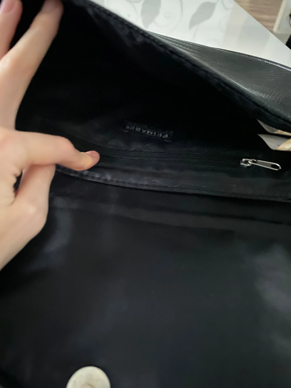 Svart axelväska med kedjedetaljer - 4