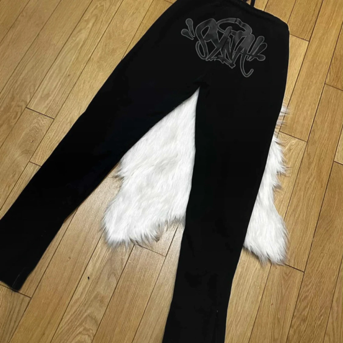 Svart hoodie från syna world - 2