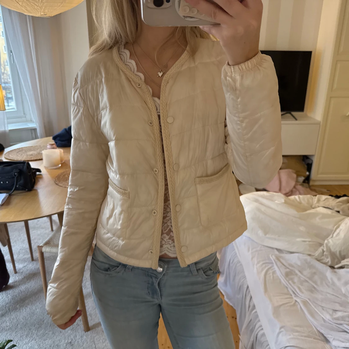 Beige quiltad pufferjacka - 1